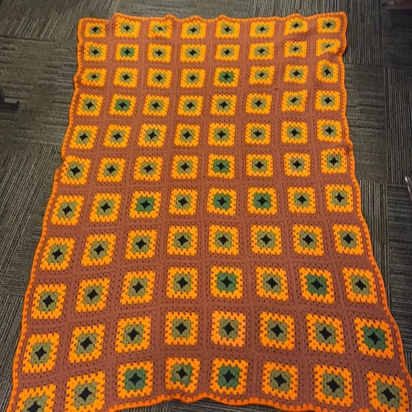 Beautiful, vintage, granny, square app can crochet/net blanket throw